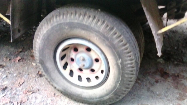 รถอีซูซุ 6 ล้อ รั้ว ( ไม่ดั้ม )  NPR59L  -  115 แรงม้า. ปี 36 สนใจติดต่อ  081 - 6079515