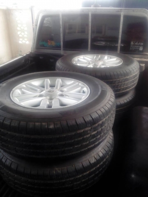 ขายเเม๊ก 17 สวยครับยางปี 11  265/65/17