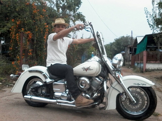 ขายมอเตอร์ไซค์ชอปเปอร์Yamaha dragstar 400 cc ปี99 แต่งสวยแล้วพร้อมขี่โชว์สาวออกทริปได้เลยแต่งสไตร์เดียวกันกับ รถพี่แอ๊ด คาราบาว