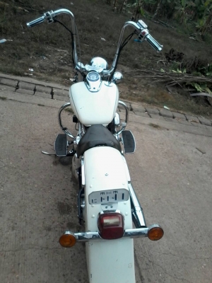 ขายมอเตอร์ไซค์ชอปเปอร์Yamaha dragstar 400 cc ปี99 แต่งสวยแล้วพร้อมขี่โชว์สาวออกทริปได้เลยแต่งสไตร์เดียวกันกับ รถพี่แอ๊ด คาราบาว