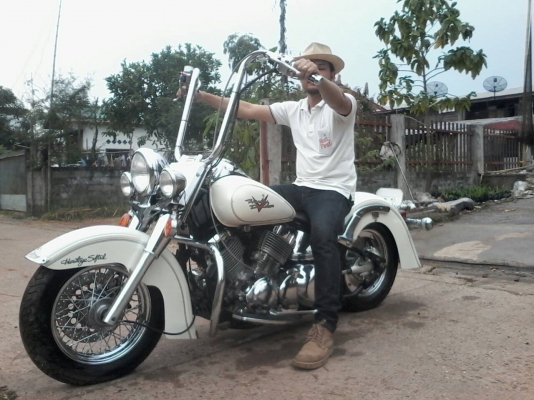 ขายมอเตอร์ไซค์ชอปเปอร์Yamaha dragstar 400 cc ปี99 แต่งสวยแล้วพร้อมขี่โชว์สาวออกทริปได้เลยแต่งสไตร์เดียวกันกับ รถพี่แอ๊ด คาราบาว