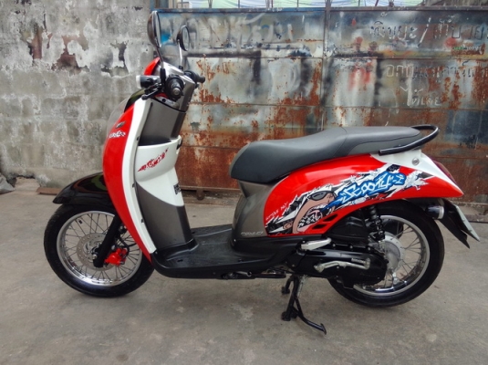 Scoopy-i สีแดง-ดำ ลายแอคทีฟบอย สวยๆประหยัดน้ำมัน ราคาถูกครับ