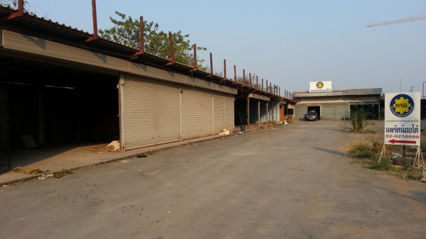 ขายห้องแถวกว้าง 5 เมตรลึก 7 เมตรมี70 ห้องๆละ 7,000 บาทหลังคากระเบื้องไปรื้อเอาเลยครับแบ่งซื้อได้ครับ