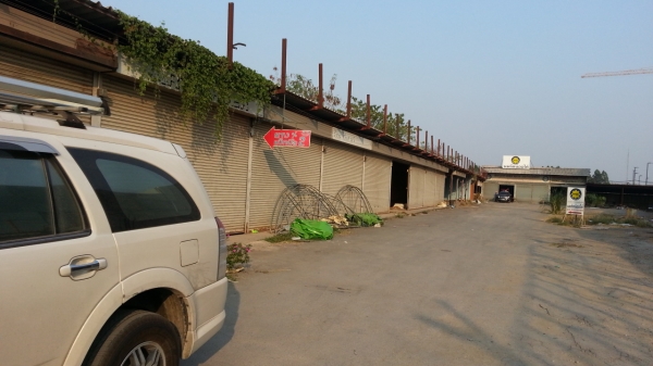 ขายห้องแถวกว้าง 5 เมตรลึก 7 เมตรมี70 ห้องๆละ 7,000 บาทหลังคากระเบื้องไปรื้อเอาเลยครับแบ่งซื้อได้ครับ