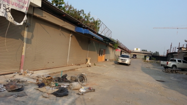 ขายห้องแถวกว้าง 5 เมตรลึก 7 เมตรมี70 ห้องๆละ 7,000 บาทหลังคากระเบื้องไปรื้อเอาเลยครับแบ่งซื้อได้ครับ