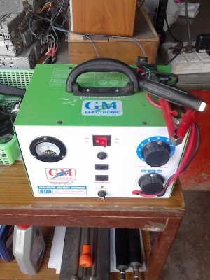 เครื่องชาร์ท BATTERY  ใหม่ๆ ใช้ไฟ 220 V. ชาร์ท BATT ขนาด  6 ,12 ,24  โวลท์  ติดต่อ 081-427-3941