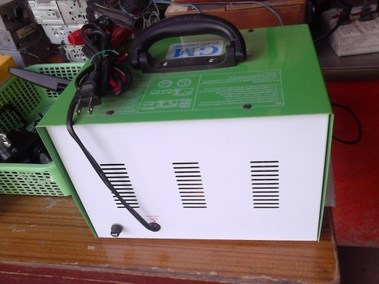 เครื่องชาร์ท BATTERY  ใหม่ๆ ใช้ไฟ 220 V. ชาร์ท BATT ขนาด  6 ,12 ,24  โวลท์  ติดต่อ 081-427-3941