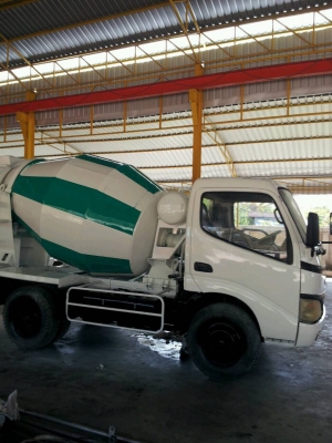 รถโม่ปูน 6 ล้อ