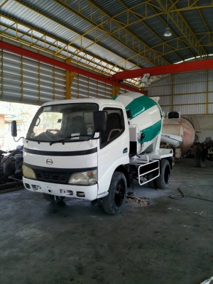 รถโม่ปูน 6 ล้อ