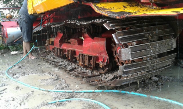 ขายรถเกี่ยวข้าวศัก KM47 เครื่อง6HH1เทอโบ ปั้มไดกิ้น22 ตัวเดิน 12  ราคา480000 ลดสุดๆคับ พร้อมใช้ ด่วน