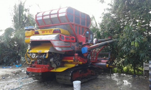 ขายรถเกี่ยวข้าวศัก KM47 เครื่อง6HH1เทอโบ ปั้มไดกิ้น22 ตัวเดิน 12  ราคา480000 ลดสุดๆคับ พร้อมใช้ ด่วน