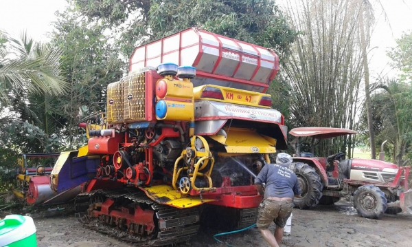 ขายรถเกี่ยวข้าวศัก KM47 เครื่อง6HH1เทอโบ ปั้มไดกิ้น22 ตัวเดิน 12  ราคา480000 ลดสุดๆคับ พร้อมใช้ ด่วน