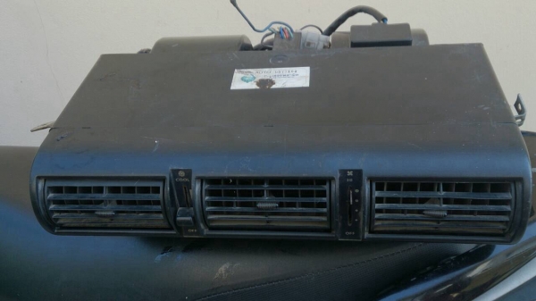 ขายตู้แอร์แขวนฟอมูล่าหน้าปรับได้แบบสามช่อง