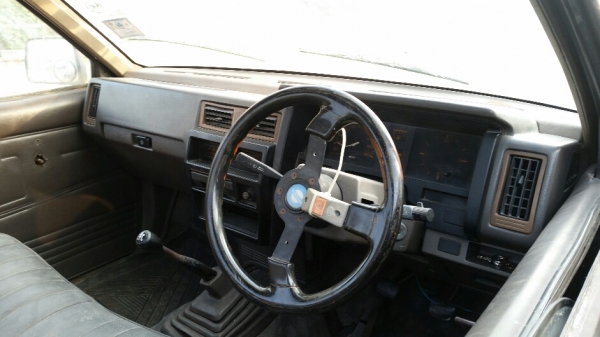 นิสสัน Big M เครื่องฝากแดง พวงมาลัยพาวเวอร์ แม็ก4ล้อ ขับได้ ทะเบียนขาด ธ.ค.56