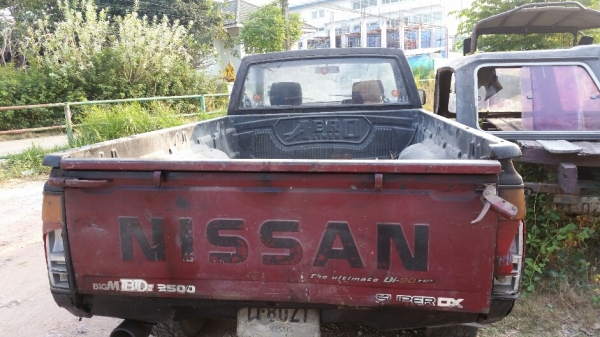 นิสสัน Big M เครื่องฝากแดง พวงมาลัยพาวเวอร์ แม็ก4ล้อ ขับได้ ทะเบียนขาด ธ.ค.56