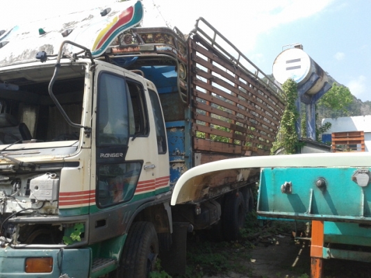 สิบล้ออีโน่F18เพลาเดียว   รถชนหน้าแต่ไม่หนัก ซ่อมได้หัว  เล่มพร้อม