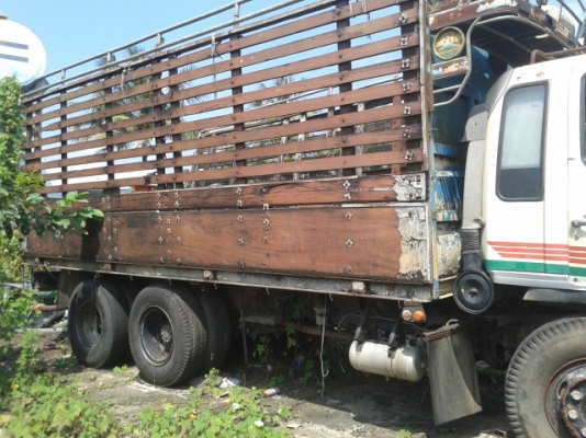 สิบล้ออีโน่F18เพลาเดียว   รถชนหน้าแต่ไม่หนัก ซ่อมได้หัว  เล่มพร้อม