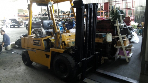 ขายรถโฟลลิฟขนาด2ตันยกสูง3เมตร สภาพดีใช้งานได้ดี