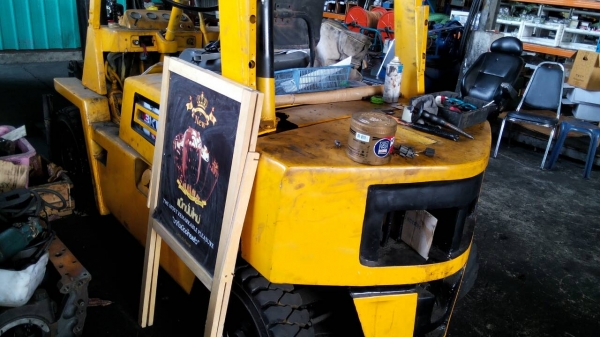 ขายรถโฟลลิฟขนาด2ตันยกสูง3เมตร สภาพดีใช้งานได้ดี