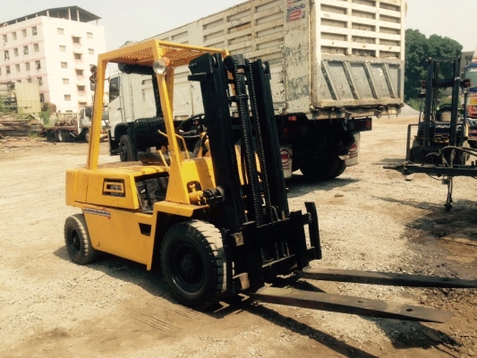 ขายรถโฟลลิฟขนาด2ตันยกสูง3เมตร สภาพดีใช้งานได้ดี