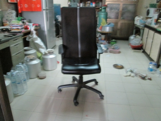 เก้าอี้ผู้จัดการ   สภาพดี   แข็งแรง   ขายถูกที่สุด 1800บาท