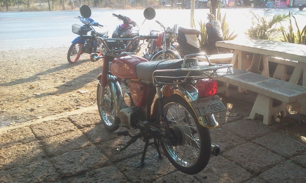 ขาย A100 เครื่องเดิมวิ่งดี ค่าตัว 12000 สนใจโทรสอบถามได้ครับ 089-8054390 โอ๋ ลพบุรี