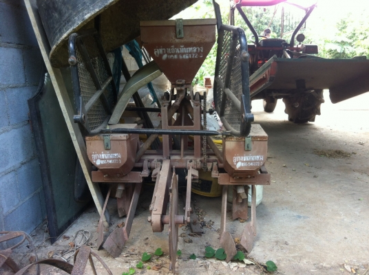 ขายเครื่องปลูกข้าวโพด