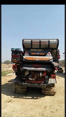 ขายรถเกี่ยว ศักดิ์ รุ่นอมตะ รถ 2 ปี ออกสดมาป้ายแดง