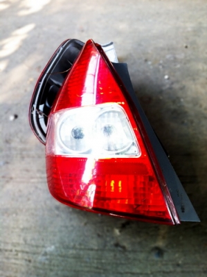 **ขาย ไฟท้ายHonda Jazzโฉมแรก พร้อมเบ้าครบชุด สภาพ80-90\% ราคาถูกสุดๆ**