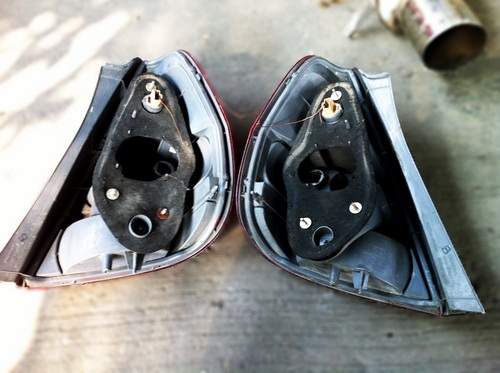 **ขาย ไฟท้ายHonda Jazzโฉมแรก พร้อมเบ้าครบชุด สภาพ80-90\% ราคาถูกสุดๆ**