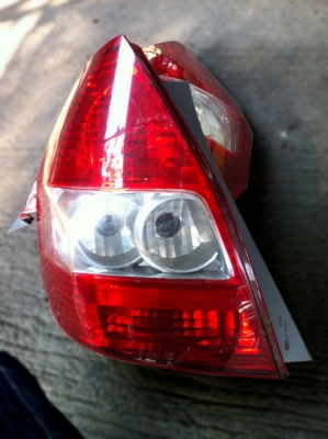 **ขาย ไฟท้ายHonda Jazzโฉมแรก พร้อมเบ้าครบชุด สภาพ80-90\% ราคาถูกสุดๆ**