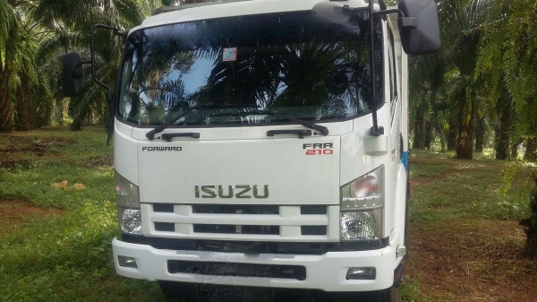 รถอีซูซุ 6 ล้อดั้ม FRR  210 แรงม้า. ปี 55  ( รถวิ่ง 4x,xxx กว่า กม. )    สนใจติดต่อ  081 - 6079515