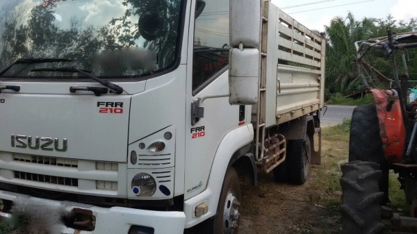 รถอีซูซุ 6 ล้อดั้ม FRR  210 แรงม้า.  ( รถวิ่ง 14x,xxx กว่า กม. )    สนใจติดต่อ  081 - 6079515