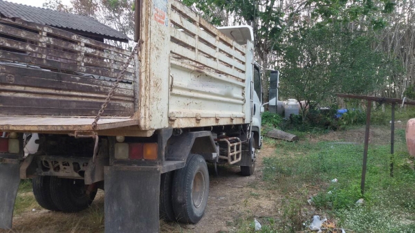 รถอีซูซุ 6 ล้อดั้ม FRR  210 แรงม้า.  ( รถวิ่ง 14x,xxx กว่า กม. )    สนใจติดต่อ  081 - 6079515