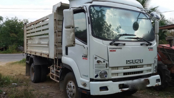 รถอีซูซุ 6 ล้อดั้ม FRR  210 แรงม้า.  ( รถวิ่ง 14x,xxx กว่า กม. )    สนใจติดต่อ  081 - 6079515