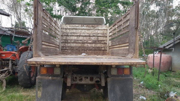 รถอีซูซุ 6 ล้อดั้ม FRR  210 แรงม้า.  ( รถวิ่ง 14x,xxx กว่า กม. )    สนใจติดต่อ  081 - 6079515