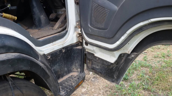 รถอีซูซุ 6 ล้อดั้ม FRR  210 แรงม้า.  ( รถวิ่ง 14x,xxx กว่า กม. )    สนใจติดต่อ  081 - 6079515