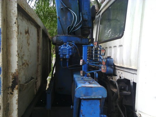 รถมิตซู 6 ล้อดั้ม  165 แรงม้า.  ( ติดเครน 4 ตัน. )   สนใจติดต่อ  081 - 6079515