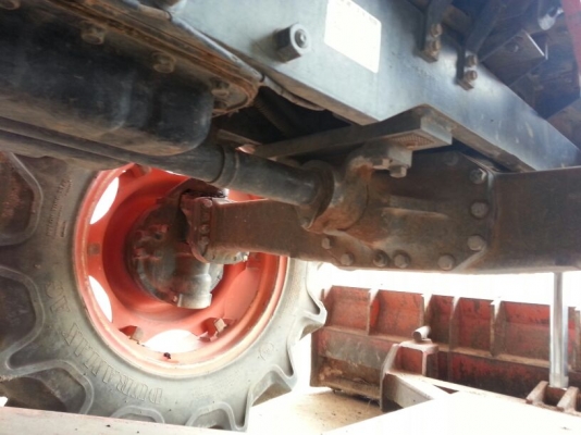 รถไถ KUBOTA  M9000. 2 เพลา.    ( รถทำงาน 5,xxx ชม. )    สนใจติดต่อ  081 - 6079515