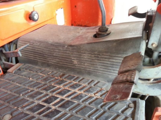 รถไถ KUBOTA  M9000. 2 เพลา.    ( รถทำงาน 5,xxx ชม. )    สนใจติดต่อ  081 - 6079515