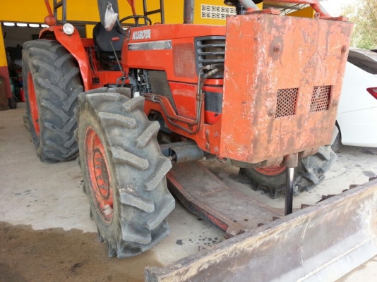 รถไถ KUBOTA  M9000. 2 เพลา.    ( รถทำงาน 5,xxx ชม. )    สนใจติดต่อ  081 - 6079515