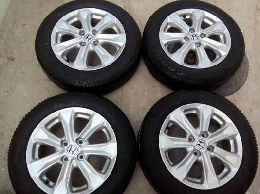 ขายล้อเดิมhonda jazzป้ายแดงขอบ15 ตุมยางยังอยู่ ข่นยังติด