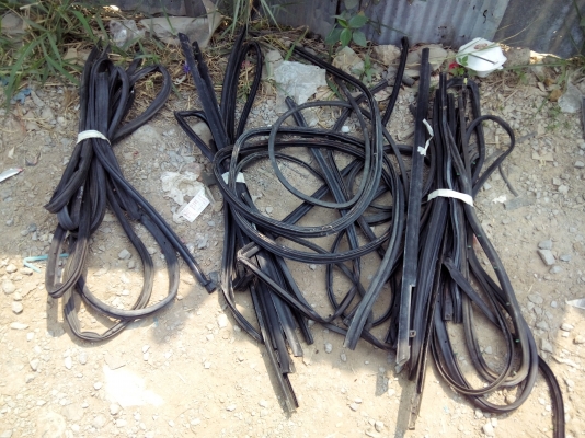 ขายยางรอบคัน ซีวิคท้ายแดงเหมาๆ 1,200บาท