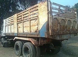 MITSUBISHI FUSO FN527 - 195 HP 6D16 TD 5704 สิบล้อดั๊มพ์ 2 เพลา กระบะดั๊มพ์เหล็ก 12 ตันสภาพดีพื้นไม่บุบไม่มีผุพร้อมบรรทุกหนักได้เลยครับ เครื่องแห้งแรงดี ภายในเก๋งคอนโซลครบพร้อมมีผุบ้างเล็กน้อยครับไม่มาก พวงมาลัยเพาเวอร์ ระบบเบรคทริ๊ปฟี้ ช่วงล่างเพลาบุ๋มเบ