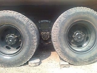 MITSUBISHI FUSO FN527 - 195 HP 6D16 TD 5704 สิบล้อดั๊มพ์ 2 เพลา กระบะดั๊มพ์เหล็ก 12 ตันสภาพดีพื้นไม่บุบไม่มีผุพร้อมบรรทุกหนักได้เลยครับ เครื่องแห้งแรงดี ภายในเก๋งคอนโซลครบพร้อมมีผุบ้างเล็กน้อยครับไม่มาก พวงมาลัยเพาเวอร์ ระบบเบรคทริ๊ปฟี้ ช่วงล่างเพลาบุ๋มเบ