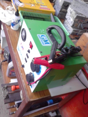 เครื่องชาร์ท BATTERY  เครื่องใหม่ ใช้ไฟ 220 V. ชาร์ท BATT ขนาด  6 ,12 ,24  โวลท์  ติดต่อ 081-427-3941