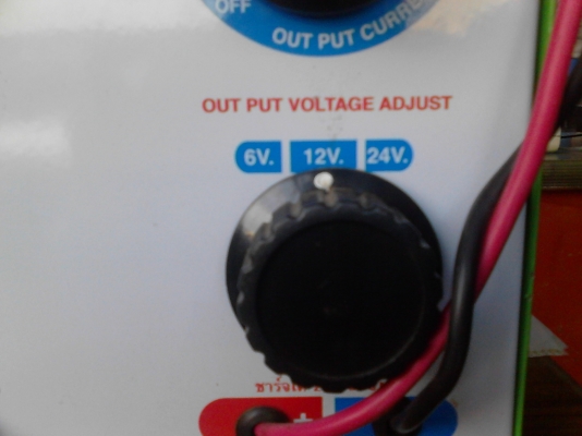 เครื่องชาร์ท BATTERY  เครื่องใหม่ ใช้ไฟ 220 V. ชาร์ท BATT ขนาด  6 ,12 ,24  โวลท์  ติดต่อ 081-427-3941