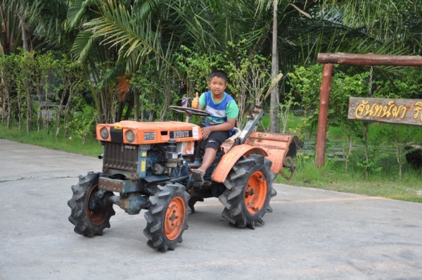 ขายรถไถ KUBOTA B6000 พร้อมโรตารี่หลัง เข้ารองอ้อยแจ่มเลย ขับ4ล้อ สภาพเดิมจากญี่ปุ่น 59,000เท่านั้น!!