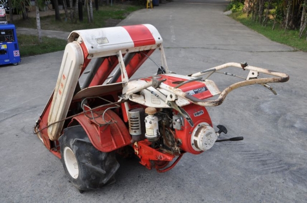 ขายรถเกี่ยว kubota2แถว สวยเดิมจากญี่ปุ่น 19,000เท่านั้น