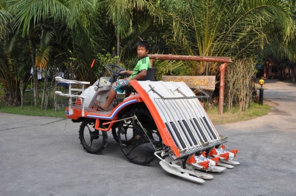 ขายรถดำนาราคาถูก KUBOTA SPA4 (4แถว) สภาพสวยเดิมจากญี่ปุ่นยังไม่เคยใช้งานในไทย 58,000